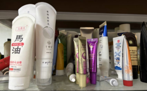 showing the application picture of the tube filling sealing machine